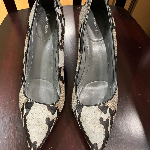 Gorgeous Calvin Klein Ponyhair wedge pumps 10 animal pattern comfort - Picture 3 of 7